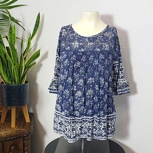 LUCKY BRAND - MEDIUM (M) Blue Top- 3/4 flowy butterfly sleeve with lace